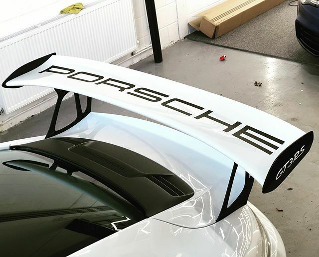 JakeWrapper's tweet image. Custom Porsche Decals on this stunning GT3 RS wing ✈️
.
📲 DM me for prices on decals and graphics kits! ift.tt/38q43Ob