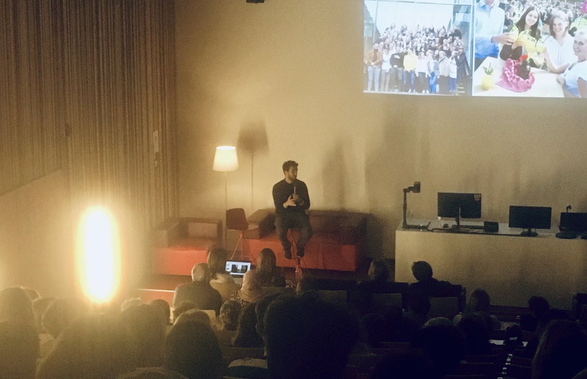 hogeschoolUCLL's tweet photo. ⁦Een volle zaal met overvolle aandacht voor @IshAitHamou⁩ Vanavond te gast bij UCLL, campus LiZa Genk. ⁦@HBOGenk⁩ #verpleegkunde #vroedkunde https://t.co/DHkfkxGu7N