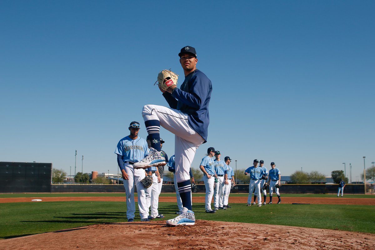 Mariners's tweet photo. We back. #MarinersST ⚾🌵 https://t.co/ssIaOPBJ6X