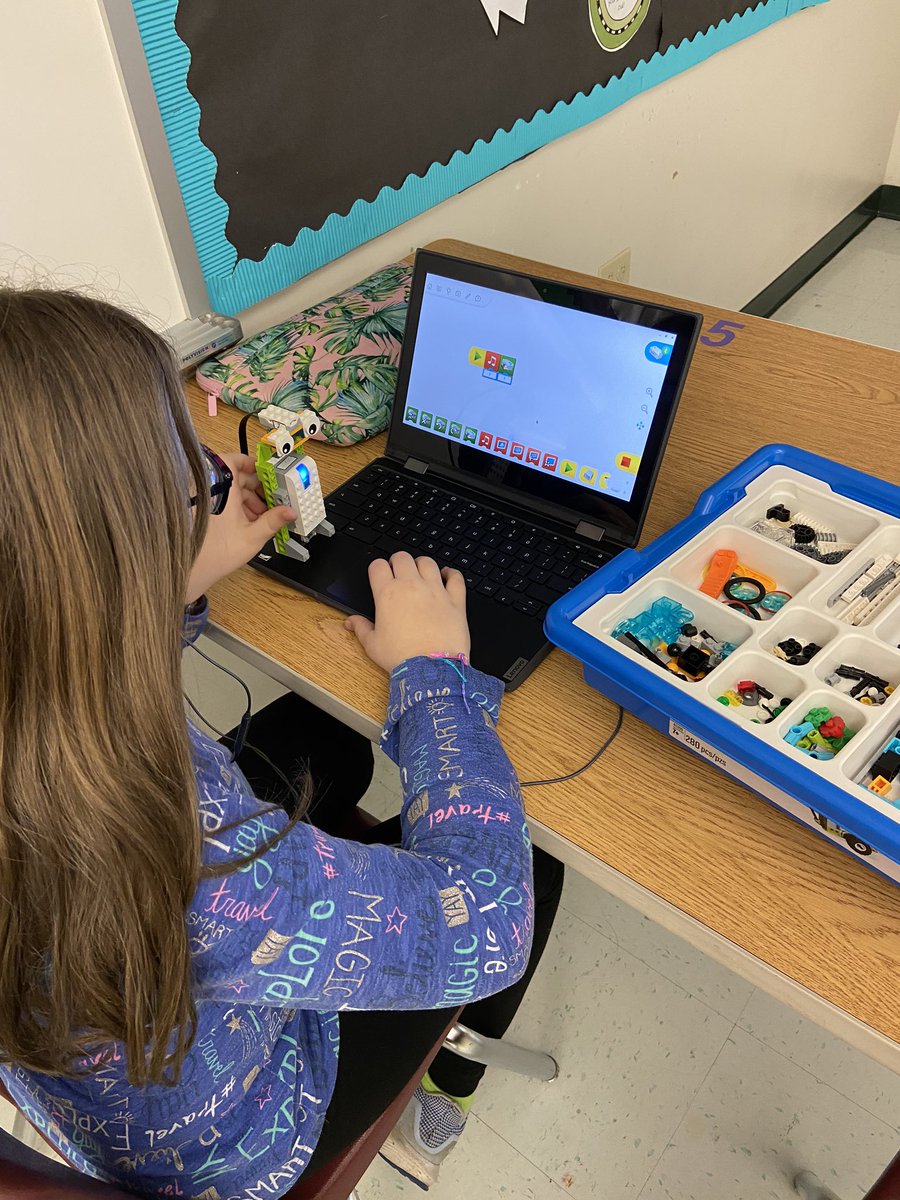 TechQueen127's tweet image. Learning how motion sensors work by building and coding spy robots!