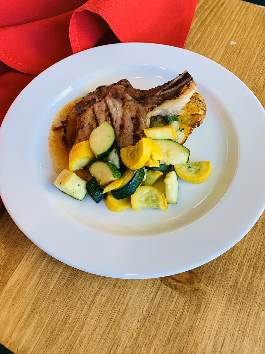 suudining's tweet image. You want to talk about a real life grub hub? Come check the Thunderbird Dining Circle!