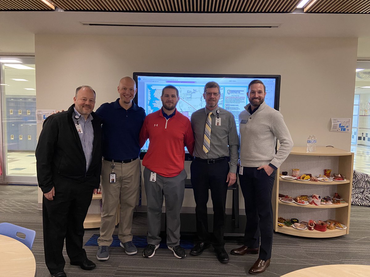 CharliePerryman's tweet image. #EMSISDSS students @hms_hawks engaged in the civic process today by hosting a town hall with school leaders to ask questions about issues impacting @EMSISD Thank you Dr. Chadwell and Principal Coker for your support. Big shout out to Corey McElroy and Matthew Hayes #EMSProud