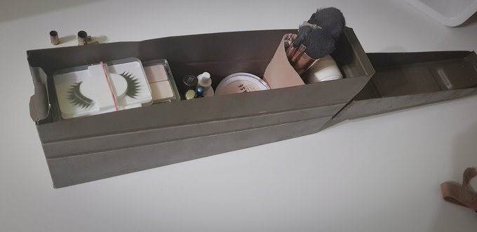 Make up storage. The gamer way. https://t.co/zTn51ixrgh