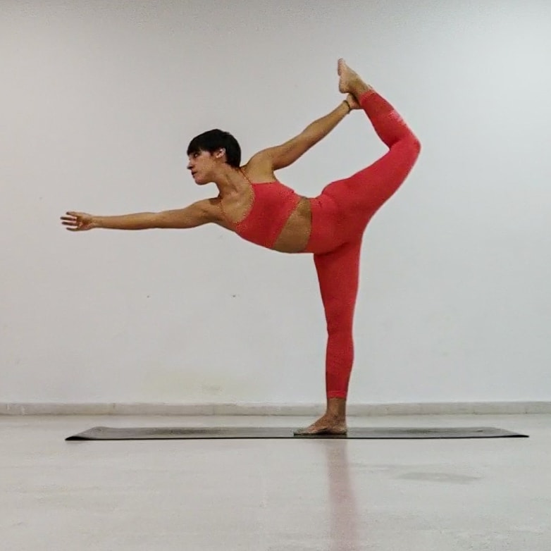 yogakevala's tweet photo. Este mes estamos trabajando en clase la apertura de nuestro pecho, de nuestro corazón sacando los sentimientos más profundos, indagando dentro de nosotras y esto lo conseguimos con ayuda de los backbend, que nos proporcionan grandes beneficios físicos y emocionales.
#yoga https://t.co/b69VgOhUCq