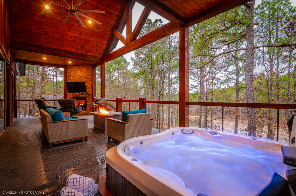 pinelakeOK's tweet photo. Custom built #luxury #vacation lodges in #BrokenBow only resort community of @pinelakeOK -- view from the deck of #RomanticPines 💘 booking details and availability at https://t.co/yJoMiP8avu https://t.co/7PC6mcnoXh
