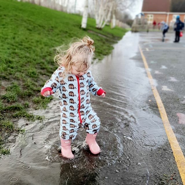 Lukaboo_'s tweet photo. School run highlights 🙌
.
#ourcolourfulkids #letkidsbekids #letthekidsplay #scandikids #maxomorra_official #maxomorraaddict #maxomorra #dresskidslikekids #dresskids_likekids #puddlejumpers #muddypuddlewalk #kidsintheoutdoors  #organickidswear #organi… https://t.co/kScpXhrqMW https://t.co/5MIUsscmI0