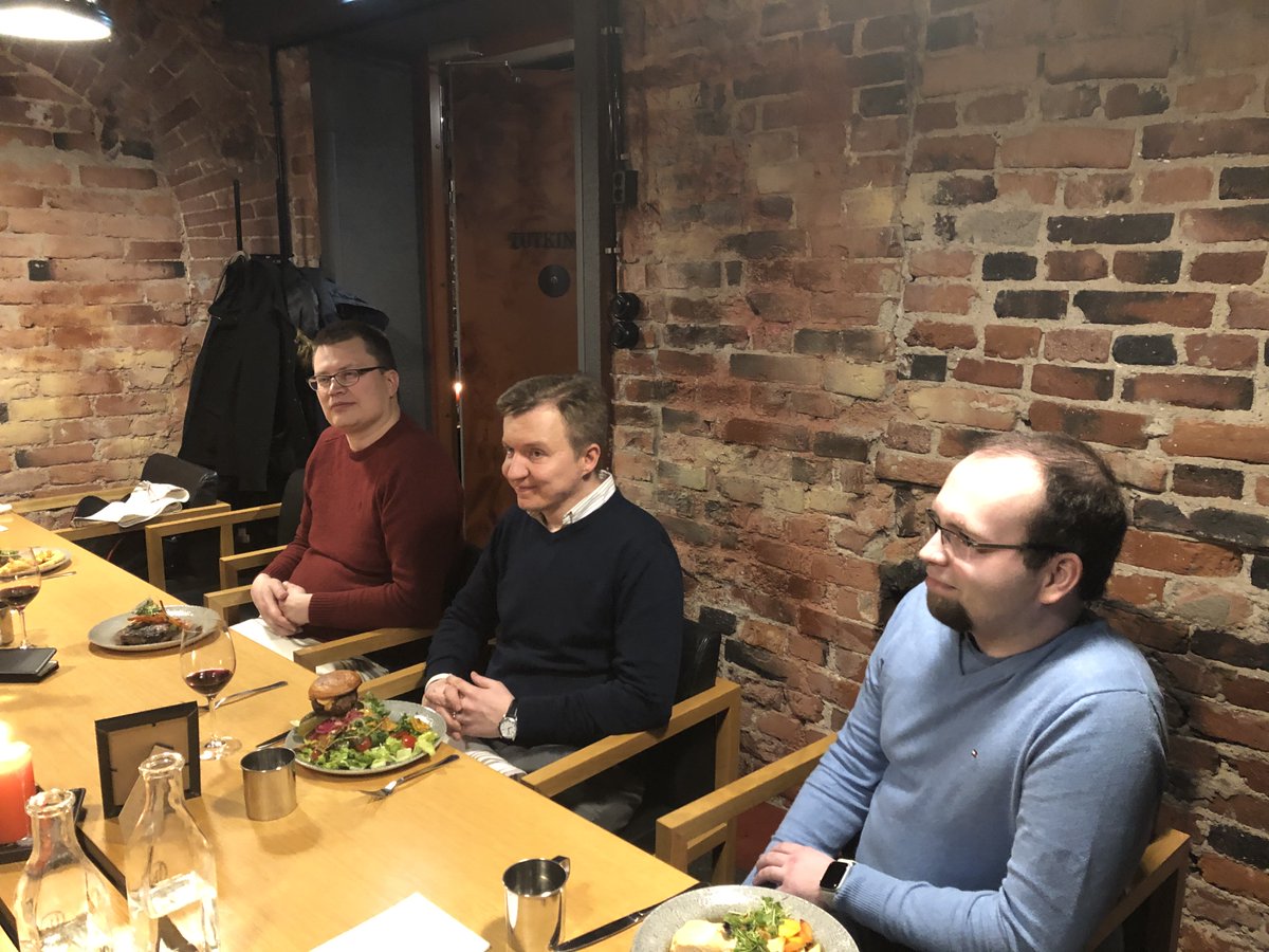 Vietimme mukavan ja mielenkiintoisen illan Linnakellarissa jutellan ja hyvän ruoan kera. Kävimme paikallepäässeiden + telcona läpi missä mennään ja mikä kiinnostaa. Erityisesti omien ideoiden eteenpäin vieminen herätti mielenkiinnon. Siitä on hyvä jatkaa seuraaviin sessioihin.
