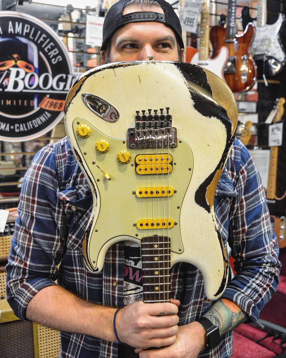 Do you dig this White Lightning Custom Shop Strat? Tom does. Just look at the heavy relicing on this baby 🤤
#fender #fendercustomshop #customshop #stratocaster #straturday #fenderfriday #whitelightning #olympicwhite #relicguitar