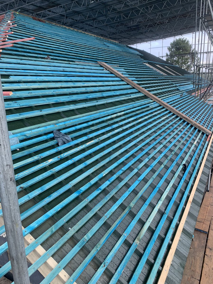 CraigSt94398971's tweet photo. Another day at the office. On this occasion it was nice to be under a covered scaffold (tin hat) in Gomshall ☔️ https://t.co/aFGCUKs0UU