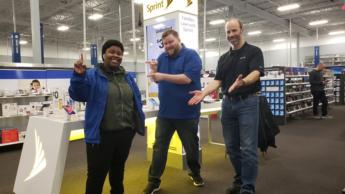 NotActive2018's tweet image. Jasmine proudly representing Best Buy and Sprint! Savings and value are her specialty! #VASprintRocks @john_trapasso @KariChadd3 @ChappySprint