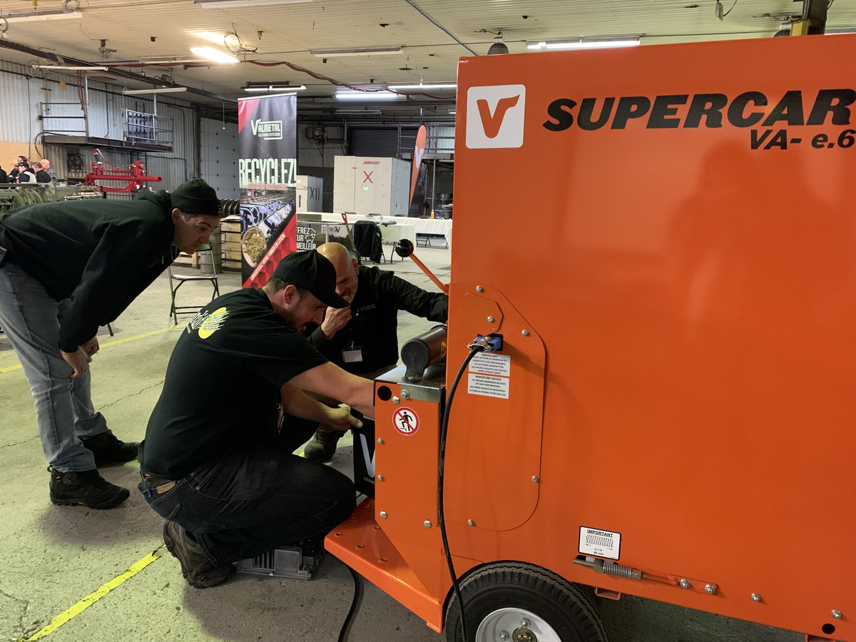 École de service en cours auprès de nos concessionnaires Valmetal. Merci à tous pour votre belle participation! // French Service school in progress for our Valmetal dealers. Thank you all for your participation!