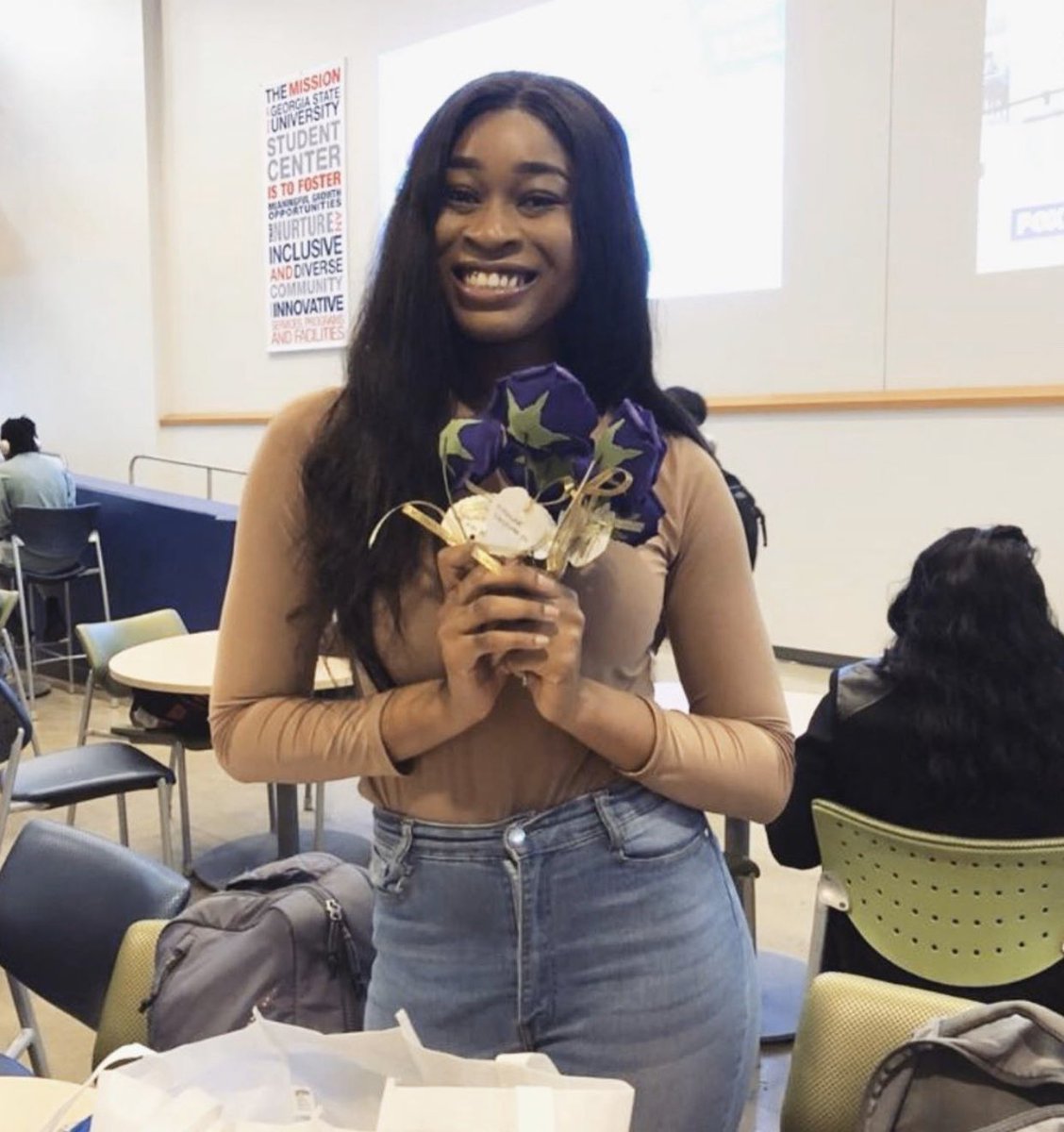 Love’s Promise had an amazing time giving out flowers to some amazing students on campus! Enjoy your Valentine’s Day loves! 💜 
#loveshouldnthurt #healthyrelationships #domesticviolenceawareness #selflove #valentinesday2020