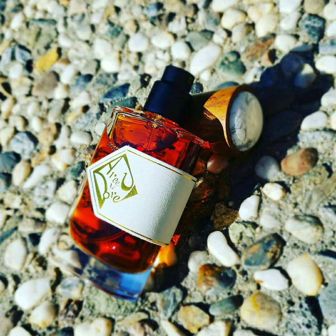 areejledore's tweet photo. #Repost 📸@13laluna13
Such a beautiful floral Oriental #scent, hugely loaded with real deer #musk and Amber. #areejledore

__________
#areejledoré #kohinoorald #kohinoorperfume #perfumelovers #muskperfume #perfume #soldout #ALD4 https://t.co/aROmcMdf0S