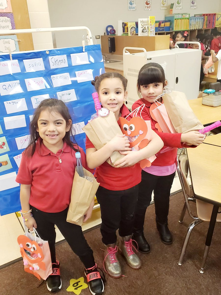Justteachingk's tweet image. Kindergarten Valentine party! So much sugar!!!
@Hsdist157 @HooverHounds