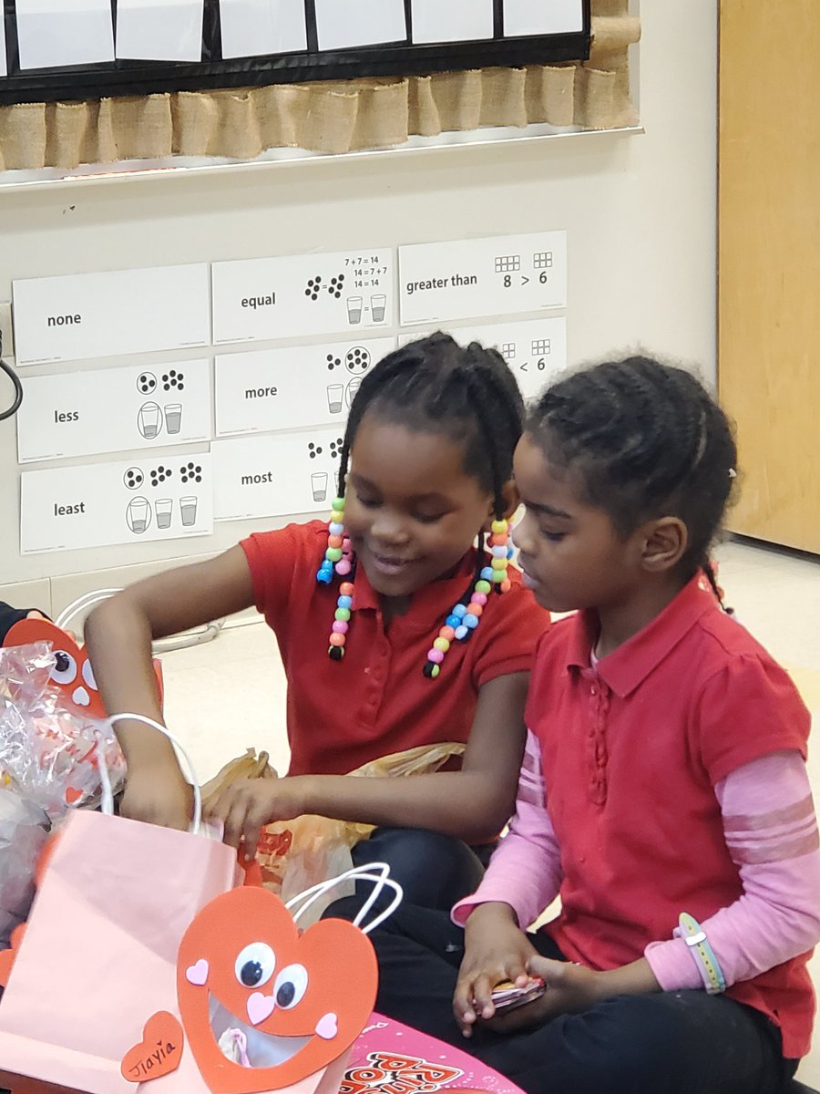Justteachingk's tweet image. Kindergarten Valentine party! So much sugar!!!
@Hsdist157 @HooverHounds