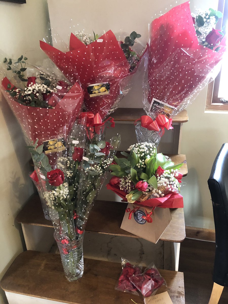 Valentine’s Day flowers now available for collection at Hampton Farm shop or delivery to Evesham and surrounding areas! Order now at perfectpetalsuk@gmail.com #eveshamhour #HappyValentinesDay