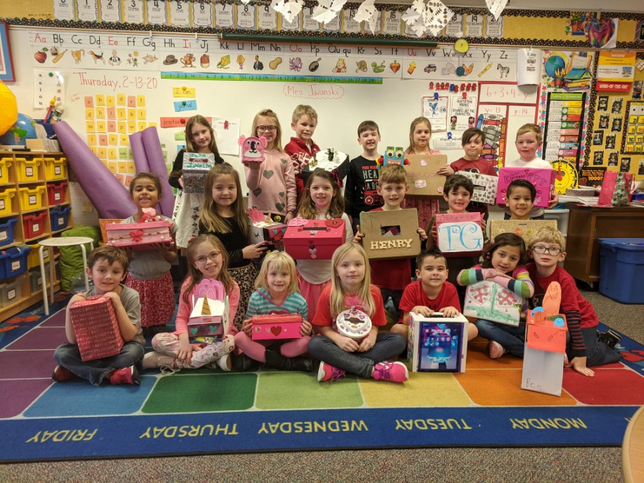 we1stgr's tweet photo. Our creative Valentine's holders!  Thank you families! @KanelandKST https://t.co/dSIeBAJ0Y5