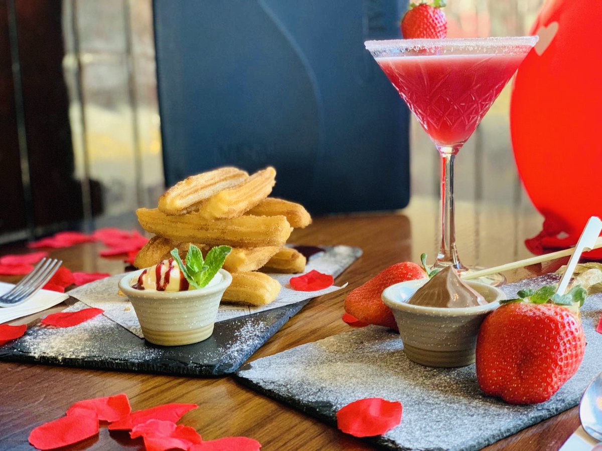 Don’t miss out on our Valentine’s Day specials🌹 Book in for tomorrow to try our Churros Con Chocolate dessert and our Beijo De Amor cocktail❤️🥰