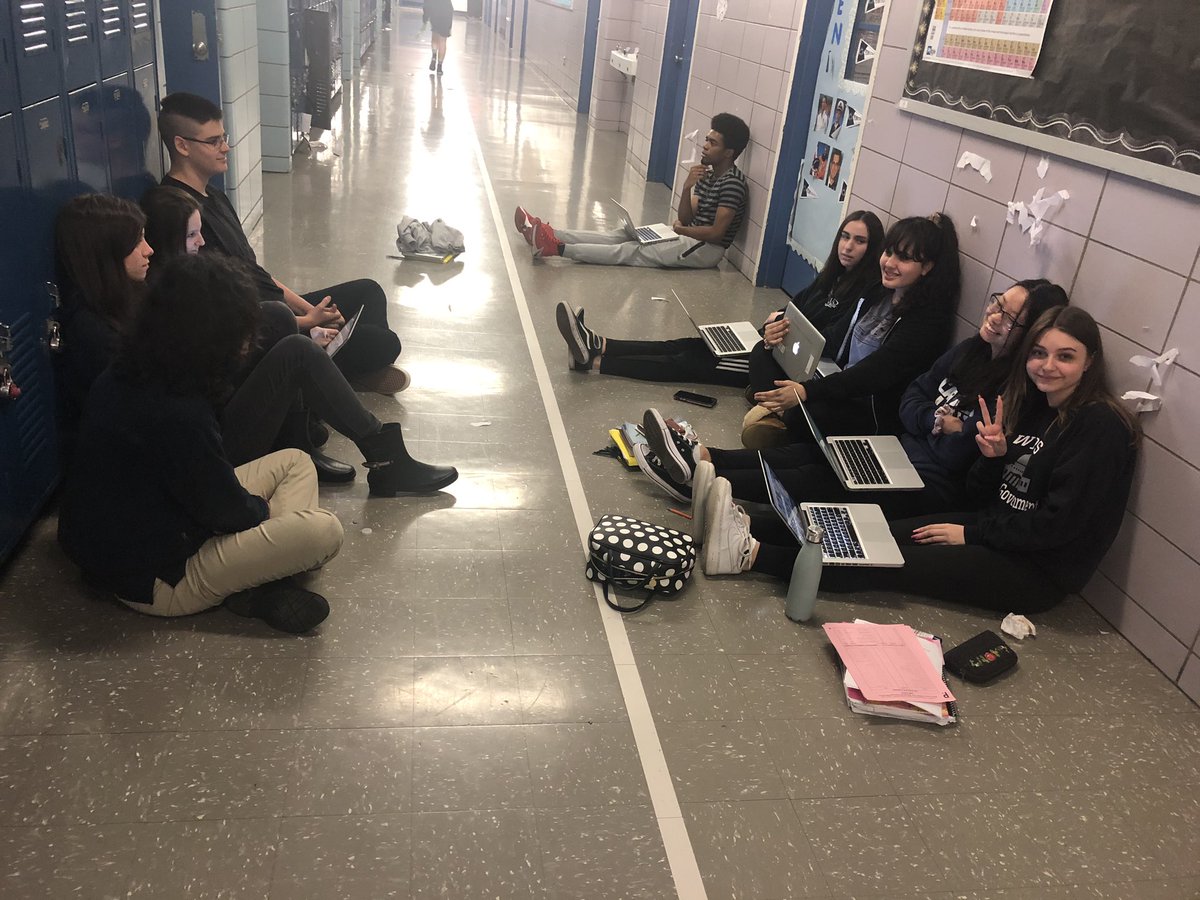 MizMarks's tweet photo. #APSeminar teams peer review TMP outlines to make sure line of reasoning is solid and rows 1-3 of rubric are being met to high levels. Presentations after break! #marksapsem @JanineWerner6 https://t.co/1g6Ev1UOfN