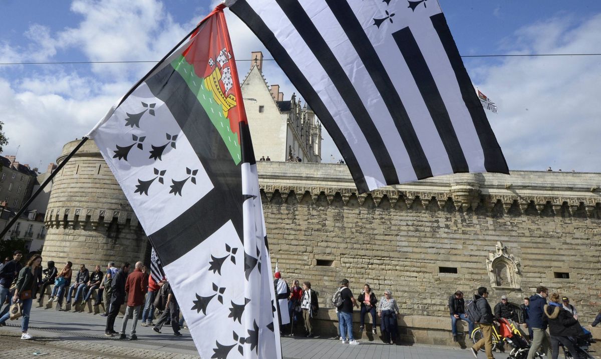 Réunification de la Bretagne : le Conseil Régional veut mettre 100 000 € de côté pour financer un potentiel réferendum dlvr.it/RPzpF0