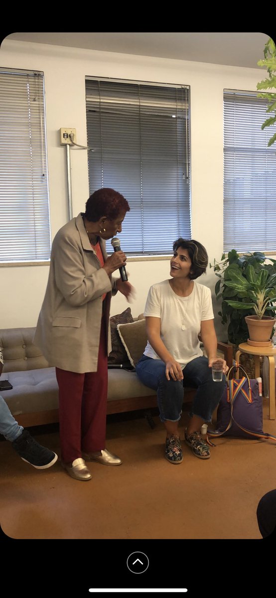 movcomuns's tweet photo. Iniciou o encontro do #MovimentoComuns aqui em São Paulo. A @lecibrandao e a @ManuelaDavila estão com a gente! https://t.co/9meEtLrWmt