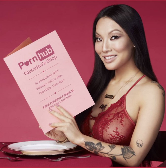 NYC! I’ll be at the @Pornhub Valentines Day pop up shop TONIGHT from 5-8pm! 91 Allen Street, see u there