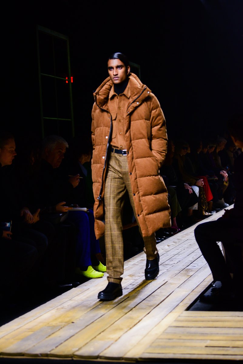 Michael Kors AW/20 Fashion Show <a href="/MichaelKors/">Michael Kors</a> #MichaelKorsCollection #MichaelKors #NewYorkFashionWeek2020 #Runway <a href="/bellahadid/">ؘ</a> #BellaHadid #Fashion