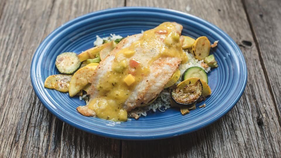 Looking for delicious #GlutenFree eats? Try our Oaxacan Grouper 👇
🐟 Pan-seared grouper
🥭 Mango habanero salsa
🥒 Squash & zucchini
🥥 Coconut & cilantro rice
—
#stlouis #stlfood #stlouiscity #stlcity #eatstl #stleats #rosalitascantina #stlfoodies #feastmag #saucemag