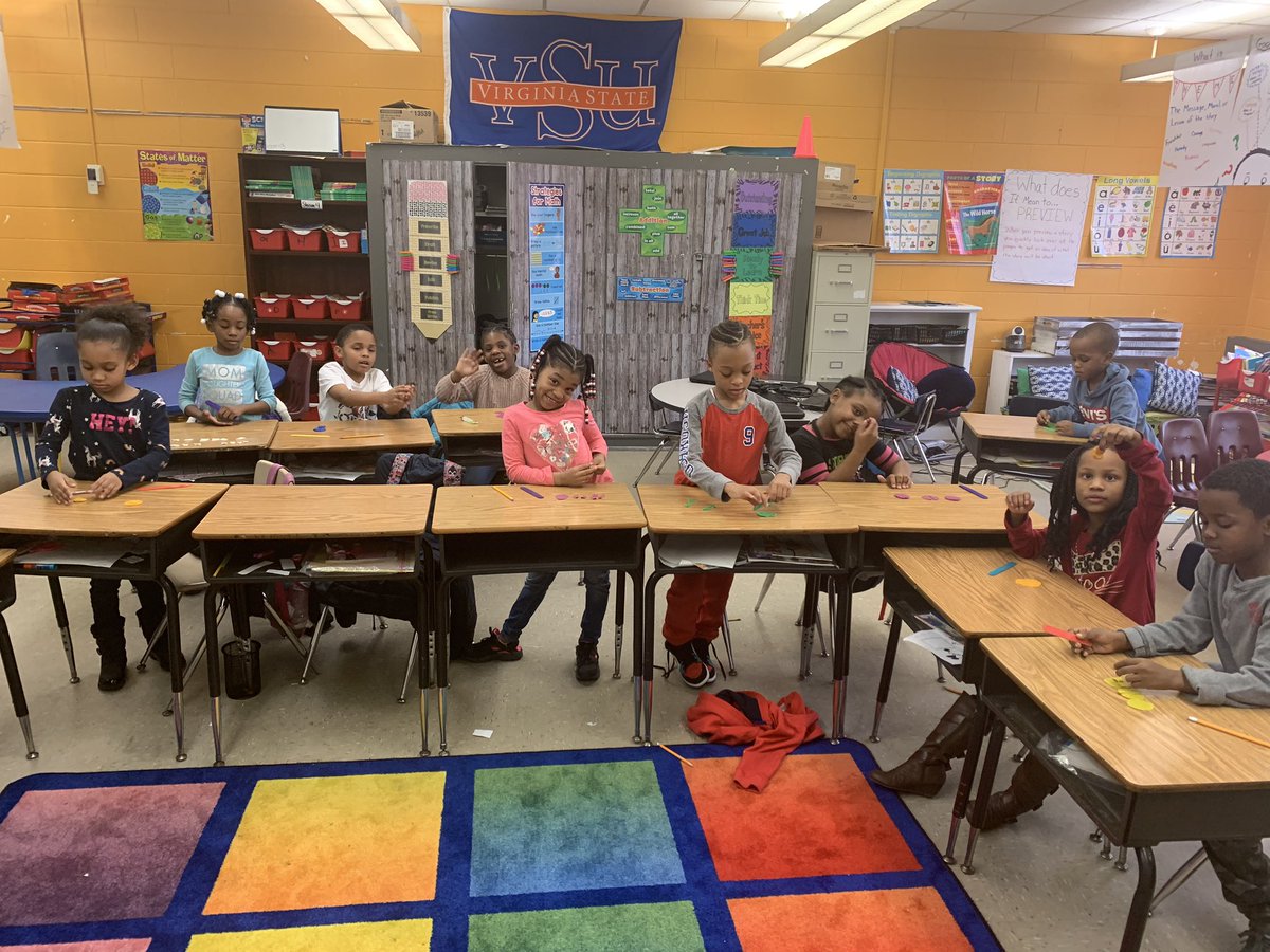 MJohnson2u's tweet photo. Play-Doh and fractions...why not! There’s more than one way to learn a skill. I say explore them all! #RTRGRAD #VSUMade #VCURaised #PCPS https://t.co/wquqbUENw8