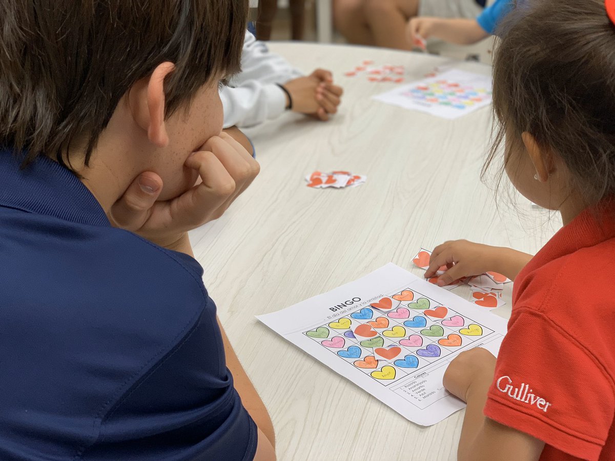 CataLaProfe's tweet photo. Sharing more #kindness! Thanks to @Ang_Falcon and @jimmgslearning for pairing up with my Ss to create unforgettable memories. #gslearning #GulliverWL @GulliverSchools https://t.co/3WvxzQ0K8c