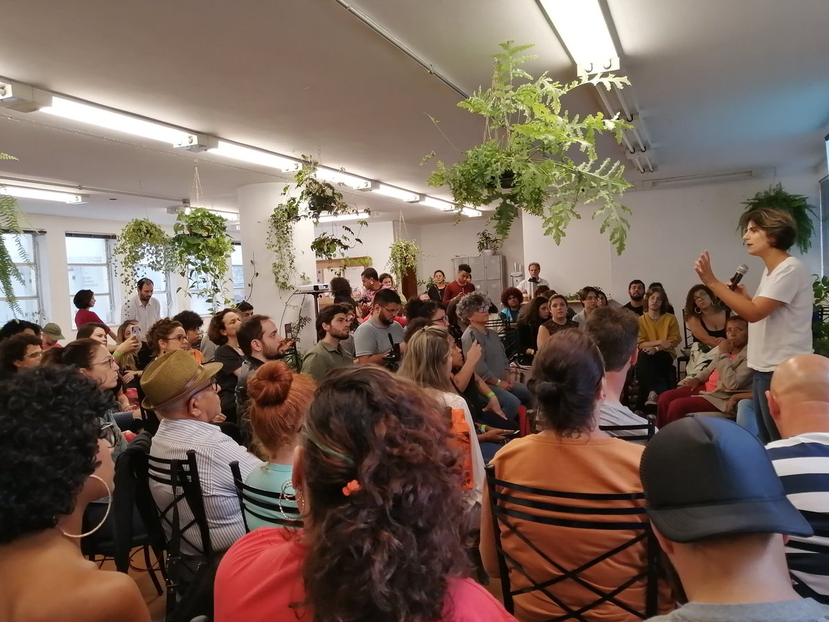 orlandosilva's tweet photo. Acontece agora o lançamento do @movcomuns em São Paulo. A iniciativa promove o engajamento político para resistir aos retrocessos do governo Bolsonaro e lutar para transformar o Brasil. Orgulho da minha amiga @ManuelaDavila por liderar o movimento. @lecibrandao prestigiando. https://t.co/yp1CaDqpK5
