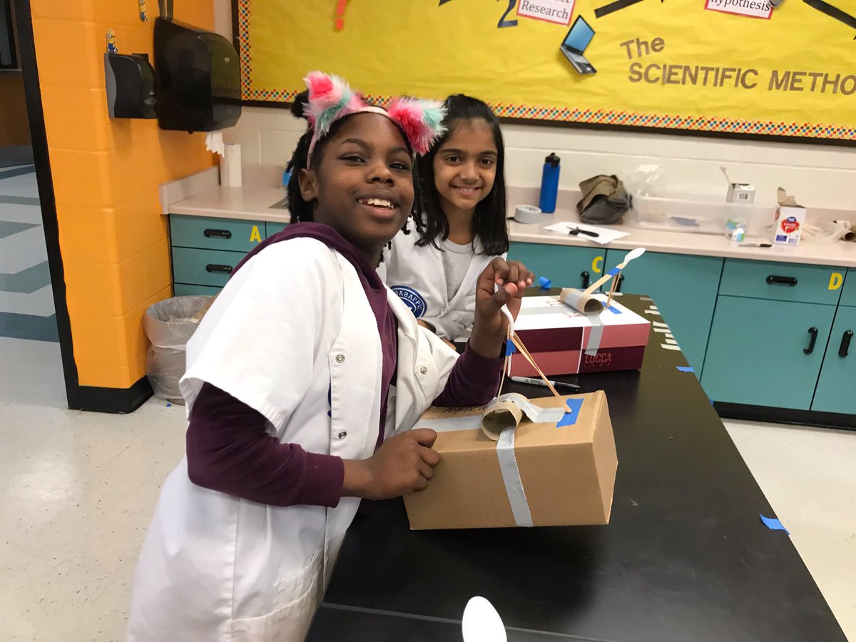 cces_sciencelab's tweet photo. This afternoon, Ms. Livingston’s 4th grade explored simple machines and even built one of their own.  Thank you parent volunteers! @cces4livingston @CCES_Colts_PTO @dr_cheatham https://t.co/S3OaLMG7rC
