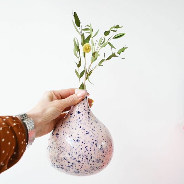 When the to do list gets too big I can not help but get distracted. Always. Especially when it comes to new vases and flowers and rearranging. Is it just me? ~ Porcelain Vase in rose with ink splatter glaze ~ ift.tt/38p7Bjz