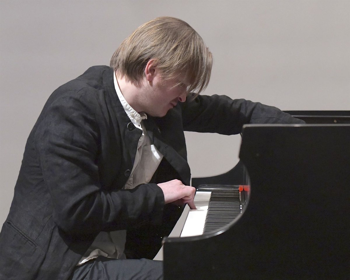 EstoMusicWeek's tweet image. #throwbackthursday to Kristjan Randalu performing in Toronto &amp;amp; Hamilton last March. 

We will have a chance to hear this outstanding pianist again very soon @jazzbistroTO! Stay tuned for details!😉🎹🎼
#estonianmusicweek #EMW #jazz #eestikultuurmaailmas