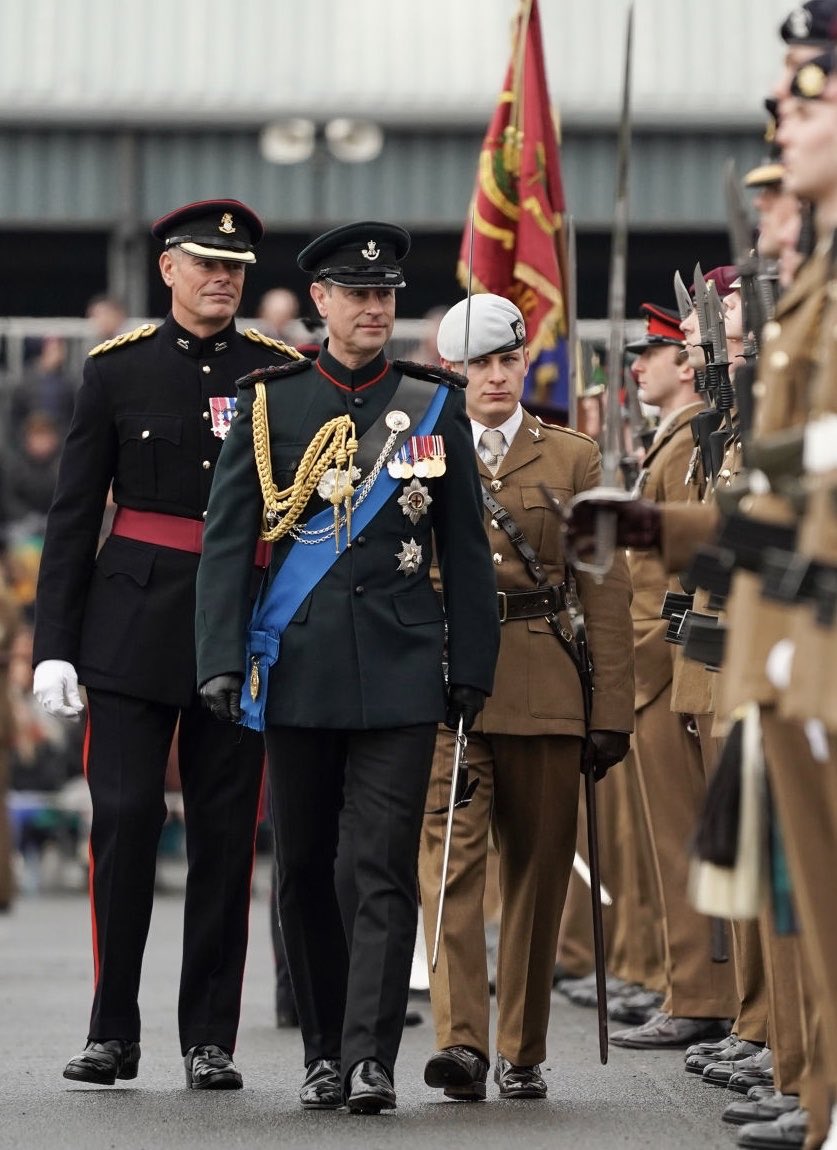CO_AFC's tweet photo. Massed pipes and drums, cheering families, proud staff, inquisitive dignitaries and, above all, immaculate Junior Soldiers. Graduation was ace and HRH The Earl of Wessex a joy to host throughout the day. These fine young men and women represent the best of our great country. https://t.co/W0Ltfrb4AN