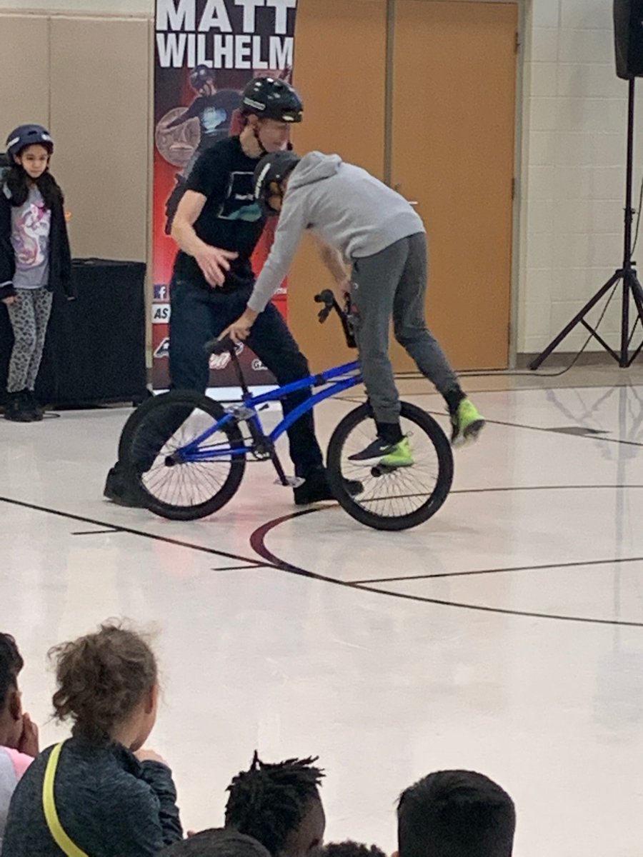 SingletonD86's tweet photo. #TodayatSingleton Matt Wilhelm at Singleton. Students loved it! Matt Wilhelm en Singleton. ¡A los estudiantes les encantó! https://t.co/kDqkw31f2p