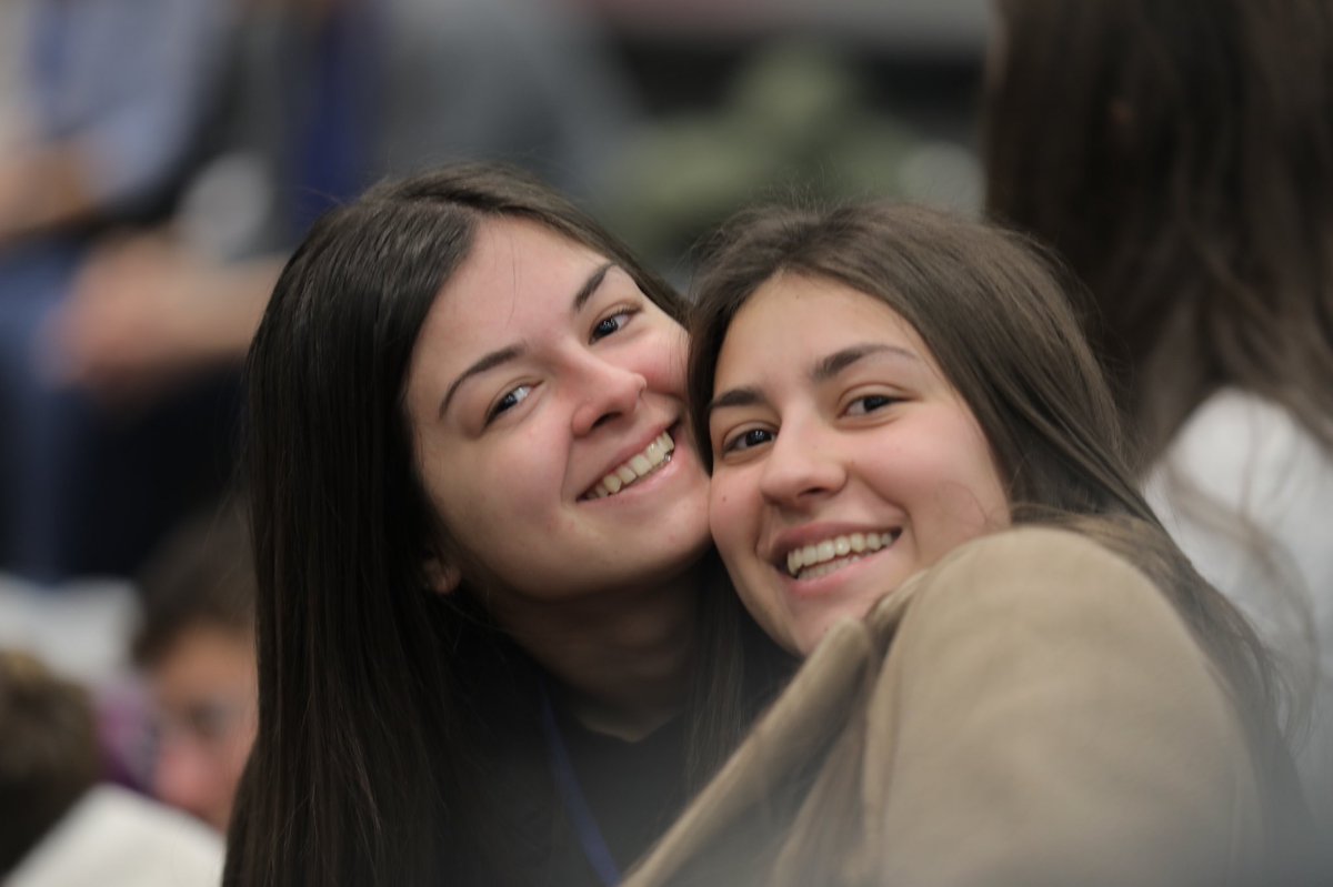 scholasOk's tweet photo. #ScholasItalia | Ha comenzado ya en la ciudad de #Bari #Italia la experiencia #fanciullo TIEMPO, MIRADA, ASOMBRO. Los 160 jóvenes que participan en este encuentro abordaron  el tema del tiempo a través del #juego, el #pensamiento, la #pintura , la #fotografía y la #música. https://t.co/LBsHbCbjoP