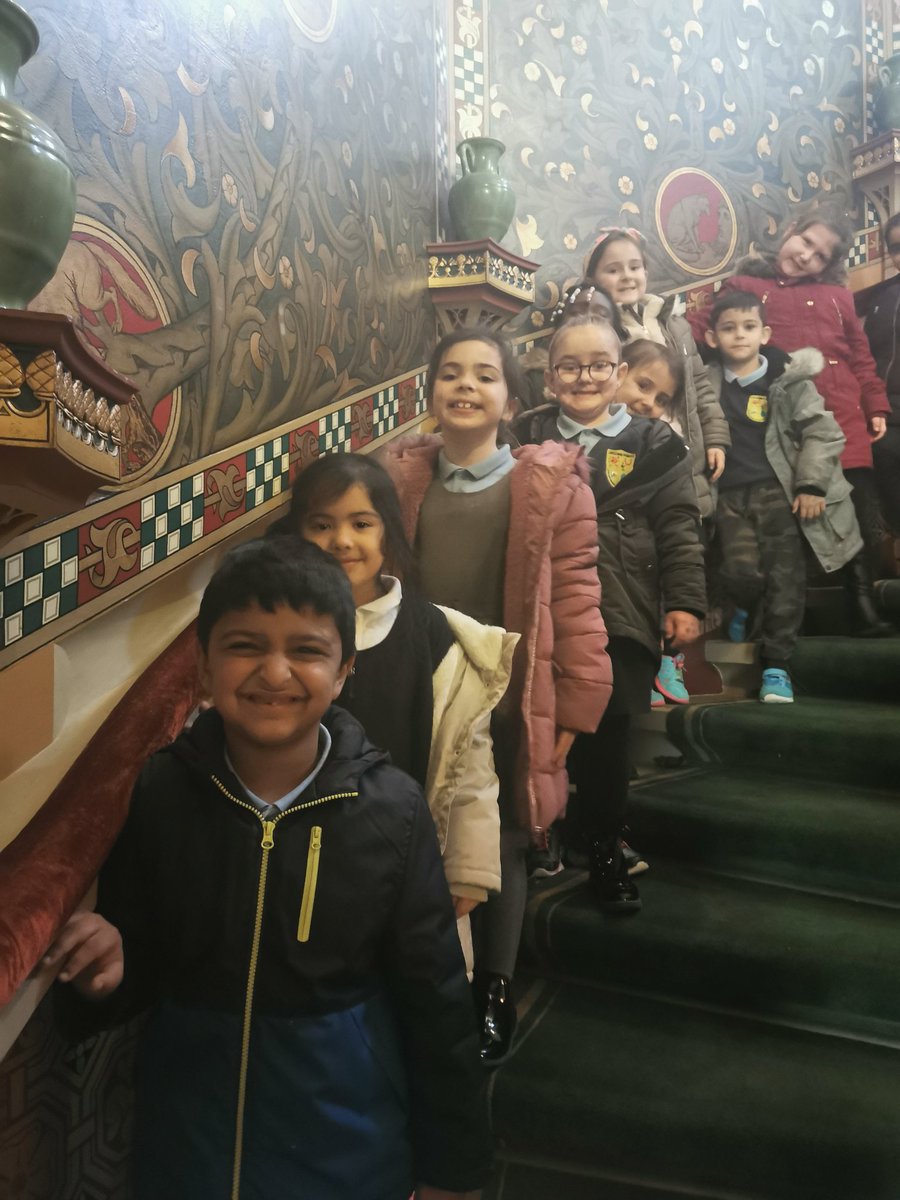 LPalios_LPS's tweet photo. We thoroughly enjoyed our tour of the castle @cardiff_castle @LansdownePS @BButler_LPS https://t.co/fs4kIkaS7s