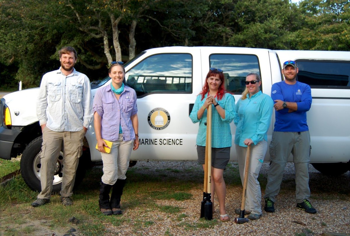 morphodyn's tweet image. our #DUNEXOBX team had such a successful trip to NC last August! We can't wait to get back in the field this year to continue studying modern and historic overwash 
@USMMarineSci @USM_GradSchool @ArmyERDC  #USACE #ERDC #USMDMS #USMMarineScience