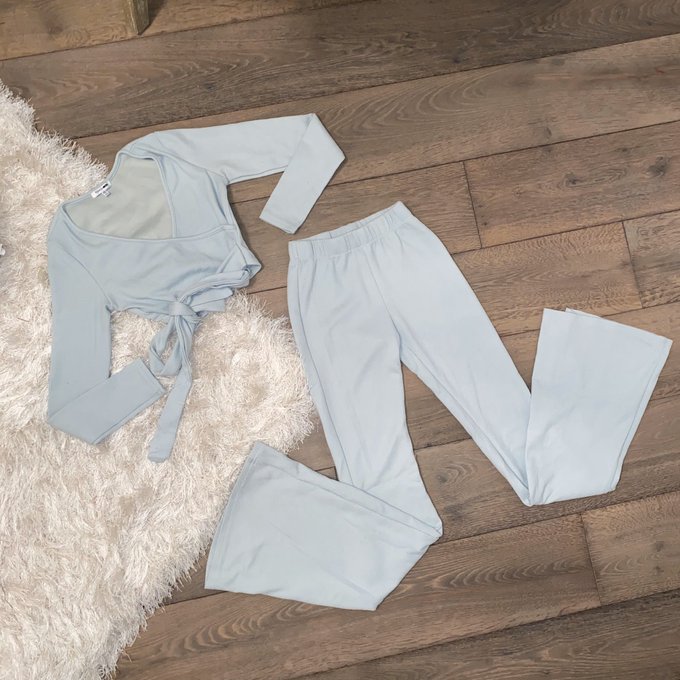 Added more items to my Poshmark✨Some for only $5😇 https://t.co/U1XYBMIQUX https://t.co/8iqU7PXbbO