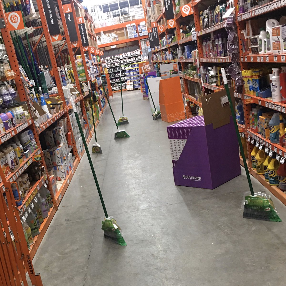 -A little joke to the garden supervisor <a href="/JenJB_Joseph/">Jennifer JB Joseph</a> <a href="/dailenysmmz/">Dailenys Machado De Zayas</a> <a href="/fabiolaquiles1/">Fabiola Quiles</a>