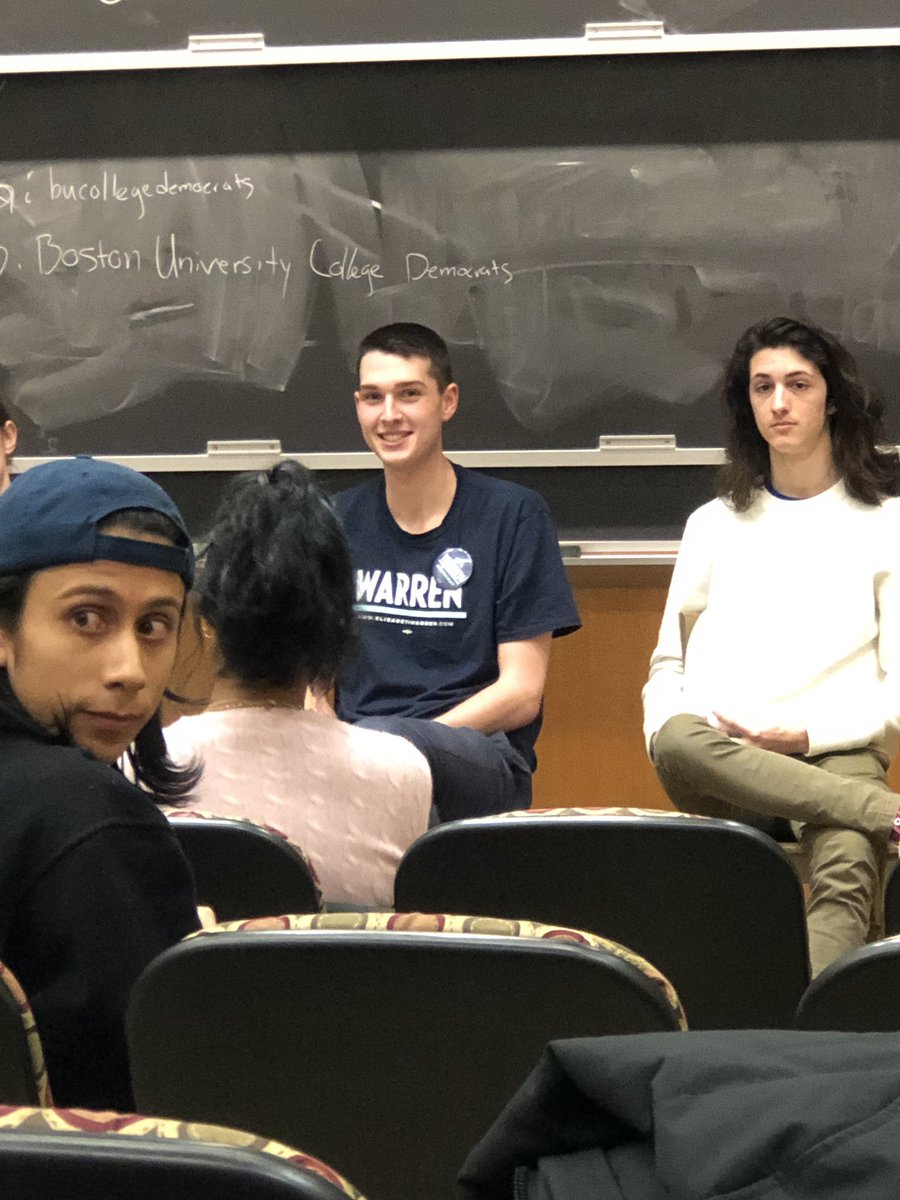 BUforWarren's tweet photo. Summoning @elizabethwarren’s fighting spirit to help us in @bucollegedemocrats’ debate night🗽💪 #BUforWarren #LFG #TeamWarren https://t.co/GbCSpDbQkf