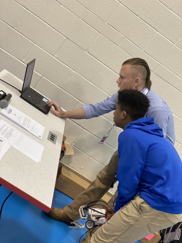 kreceveur's tweet image. Ramp up to RoboRumble Scrimmage was a success tonight! I love listening to and watching the students collaborate together on their coding. Thx @ChanThaMann on your organization! Join us @mooremustangs on March 7th to see these schools and many more compete! #jcpsit3 #JCPSDigIn