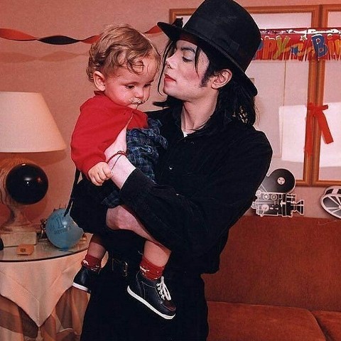 Hoje Prince Jackson, filho mais velho de Michael, está fazendo aniversário!

Happy Birthday, Prince 