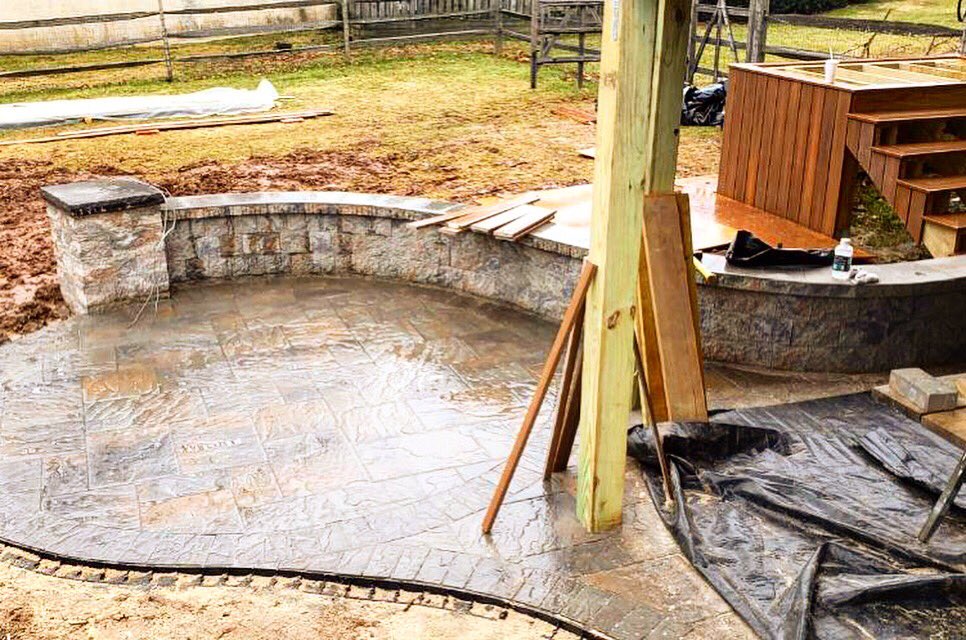 EGRLandscape's tweet photo. Sharing a #WIP project with you all today! A lovely outdoor area perfect for entertaining guests or enjoying yourselves! #landscape #design #hardscape #home #garden #yard #stone #masonry #patio #wood #photography https://t.co/LAkgs8uHay