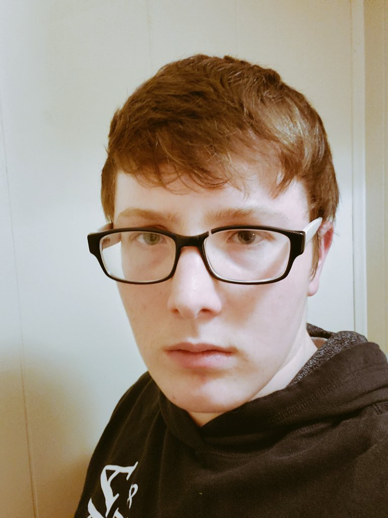 DimarzioKaiden's tweet photo. I hate looking at my own face (And posting it online) but I figured I should move out of my comfort zone for once https://t.co/GDvOKw16QC