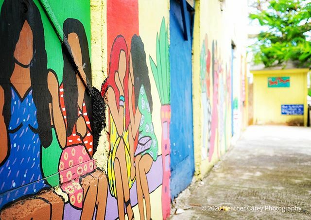 HCareyPhotog's tweet photo. I’ve always been drawn to this awesome mural on one of our little side streets, so I decided to explore it a little more on my recent walkabout.  Painted by June Collie and commissioned by the National Art Gallery of the Bahamas, this gem of a spot is worth a pit stop on the… https://t.co/vbUGEcN9u7