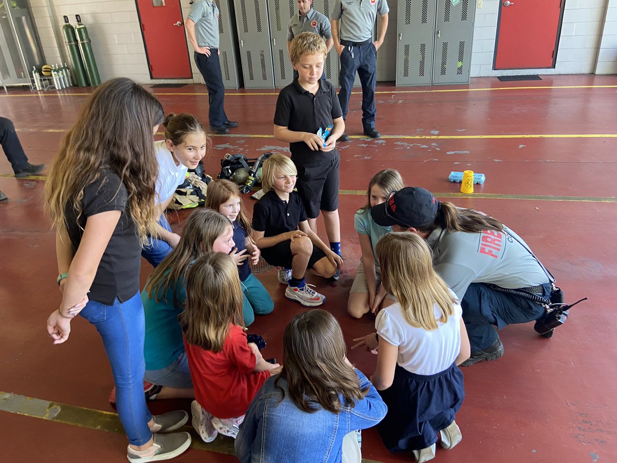 klslifkin's tweet photo. Our SGA students visited the Oak Hill Firefighters to deliver some special cards and a gift basket to honor them for being our hometown heroes! #volusiafire #hometownheroes #IRESthebest @CCrkvenac @JEGonzaloIRE https://t.co/obwa5134Zd
