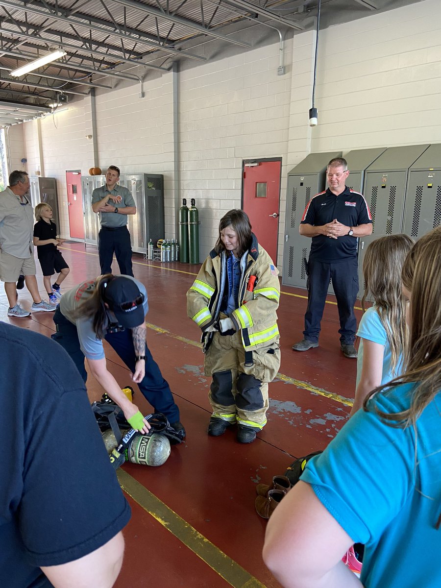 klslifkin's tweet photo. Our SGA students visited the Oak Hill Firefighters to deliver some special cards and a gift basket to honor them for being our hometown heroes! #volusiafire #hometownheroes #IRESthebest @CCrkvenac @JEGonzaloIRE https://t.co/obwa5134Zd