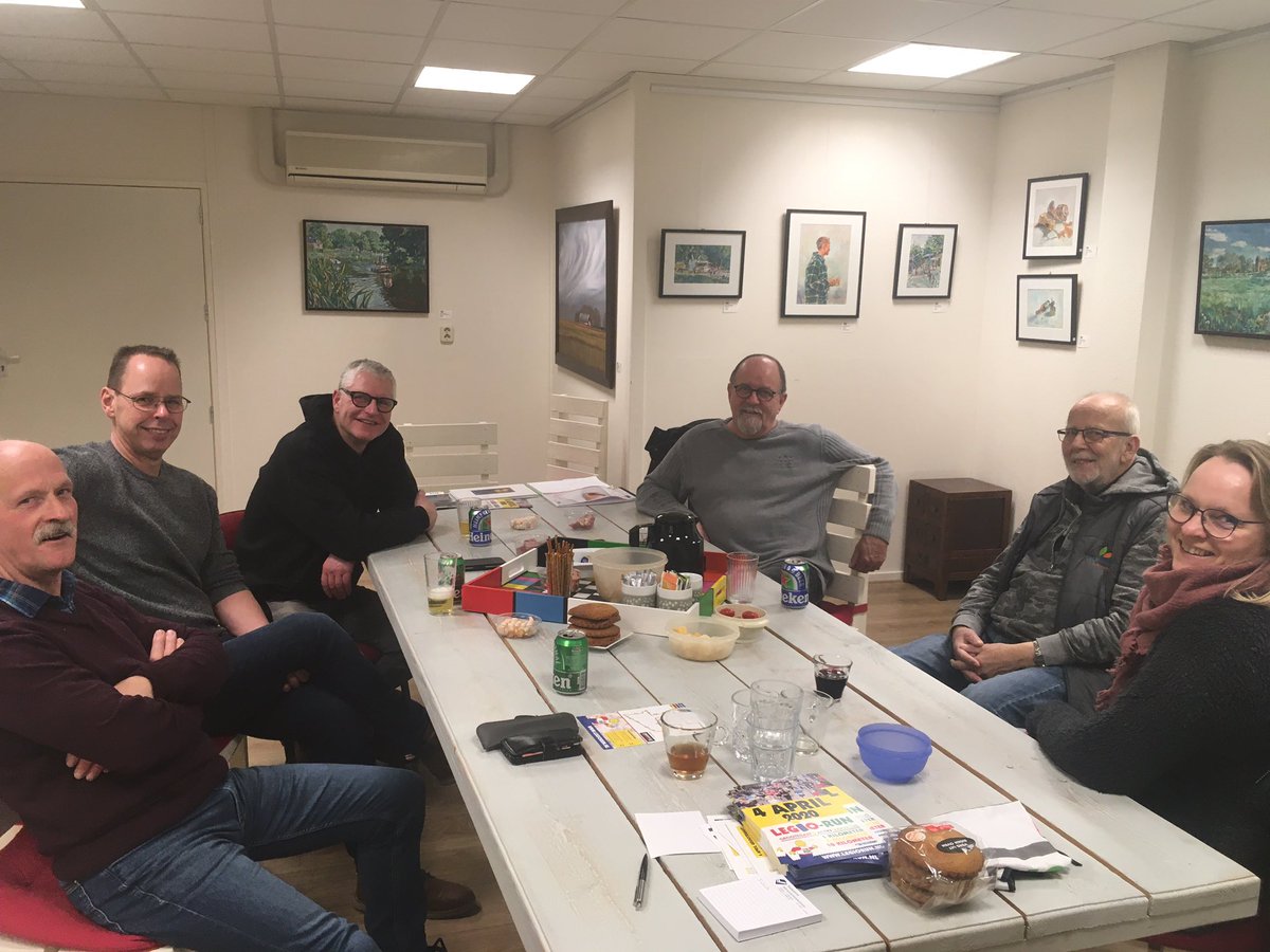 Een gezellige aftrap met het projectteam! Deze toppers zorgen op 4 april voor het uitzetten van de route, veiligheid &amp; aankleding op de route! Bedankt voor de gastvrijheid Adm. kantoor Hoeksema <a href="/loopmaatjes/">Loopmaatjes</a> 
#LEGiOrun #vrijwilligers #grootegast #westerkwartier #hardlopen #toppers